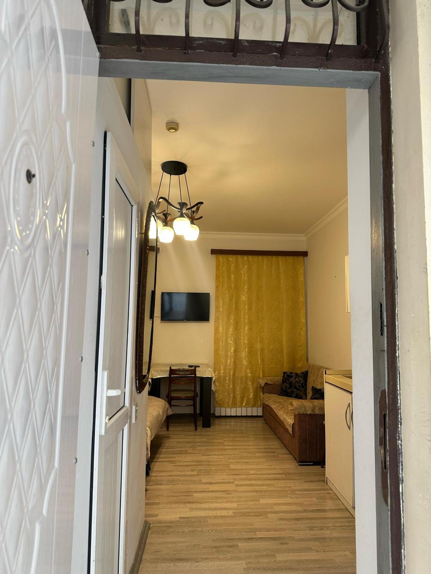 Hellobaku In Old Apartment *